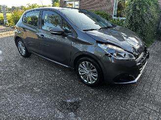 Peugeot 208 1.2 THP 110 signature picture 7