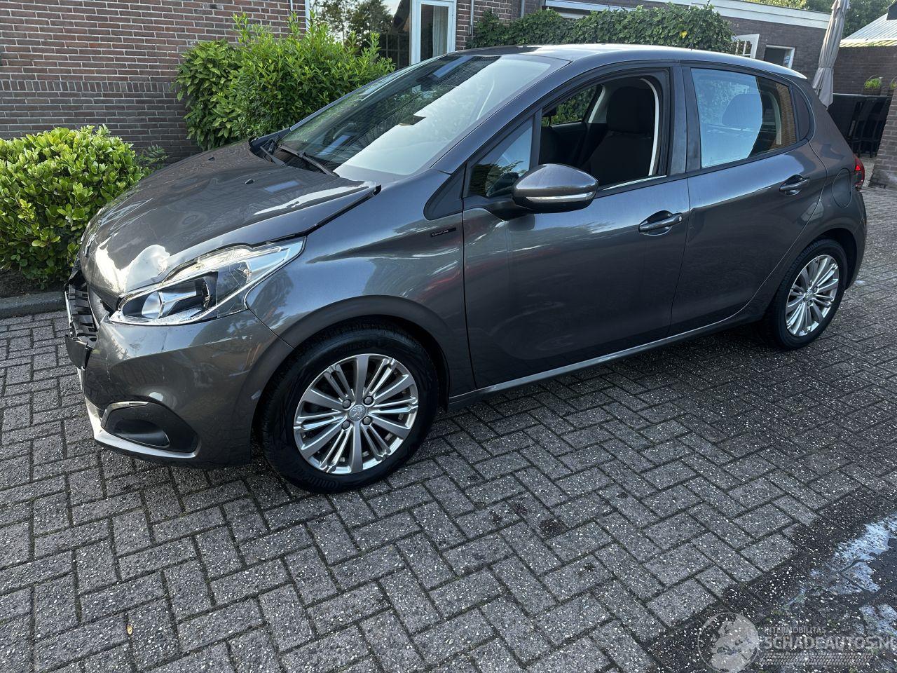 Peugeot 208 1.2 THP 110 signature