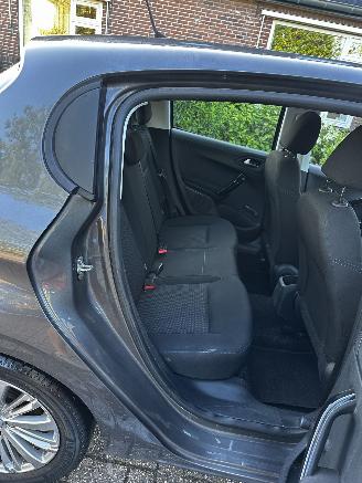 Peugeot 208 1.2 THP 110 signature picture 13