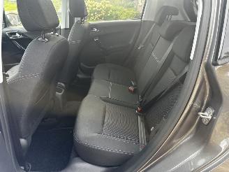 Peugeot 208 1.2 thp allure picture 9