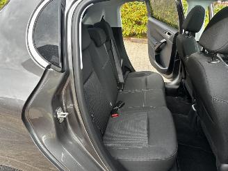 Peugeot 208 1.2 thp allure picture 12