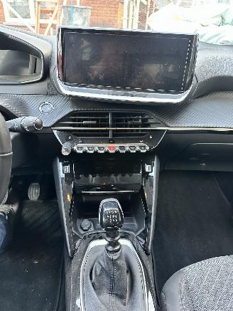 Peugeot 208 Allure picture 17