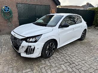 krockskadad bil auto Peugeot 208 Allure 2024/6