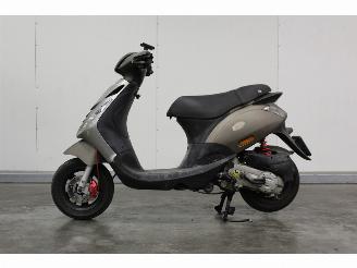 krockskadad bil bromfiets Piaggio  Zip S SNOR 2015/5