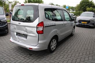 Ford Tourneo Courier 1.0 EcoBoost 75kW Titanium airco cruise achterschade picture 6