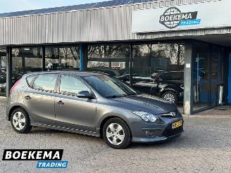 Coche accidentado Hyundai I-30 1.4i i-Motion Business Climate Stoelverw. 2011/5