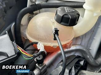 Peugeot 208 1.2 e-VTi Active Automaat Navigatie Climate picture 11