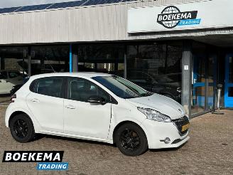 Schadeauto Peugeot 208 1.2 e-VTi Active Automaat Navigatie Climate 2014/1