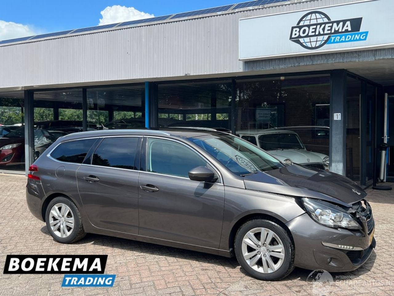 Peugeot 308 SW 1.2 PureTech Executive Glazen-Dak Navigatie Climate Cruise