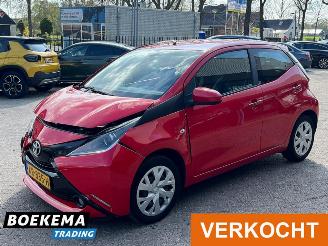 Toyota Aygo 1.0 VVT-i x-play Airco Camera Cruise Carplay picture 5