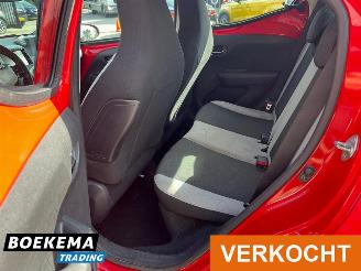 Toyota Aygo 1.0 VVT-i x-play Airco Camera Cruise Carplay picture 18