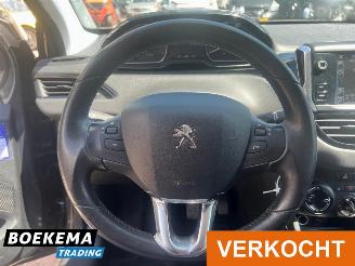 Peugeot 208 1.2 PureTech Allure Navigatie Airco Cruise PDC picture 21