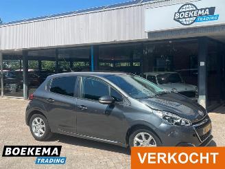 skadebil auto Peugeot 208 1.2 PureTech Allure Navigatie Airco Cruise PDC 2016/2
