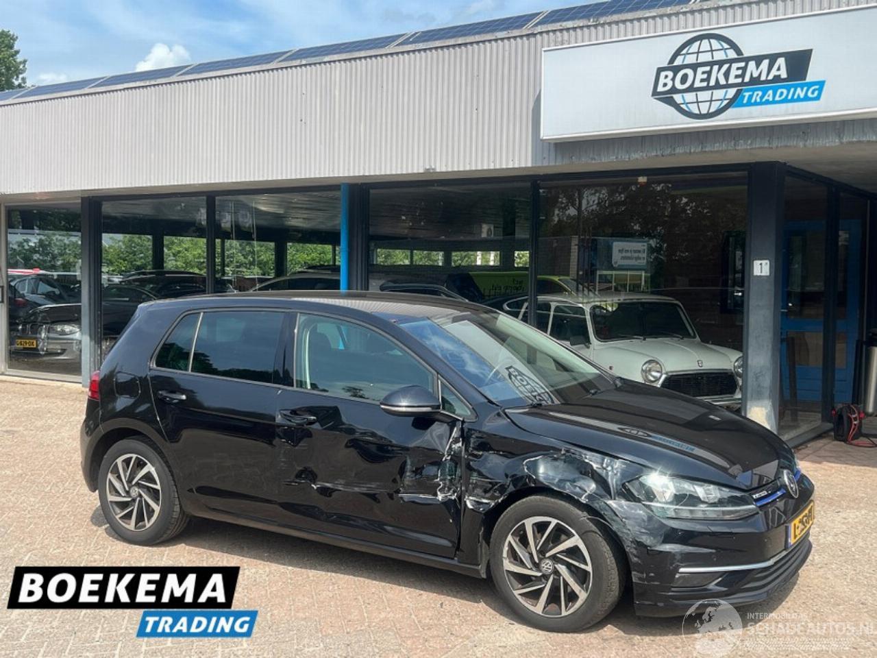Volkswagen Golf 1.5 TSI Comfortline Automaat Navigatie Camera Stoelverw. Cruise