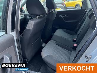 Volkswagen Polo 1.4-16V Highline 5-Deurs Navi Airco picture 15