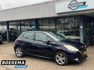 krockskadad bil auto Peugeot 208 1.2 VTi Allure Led Navi Climate Cruise 2014/5