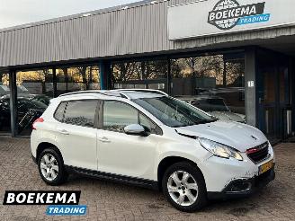 krockskadad bil auto Peugeot 2008 1.2 VTi Active Premium Navi Cruise Airco PDC Trekh. 2014/3
