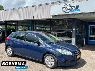 damaged passenger cars Ford Focus 1.6 EcoBoost 150PK Lease Navigatie Cruise PDC Trekhaak 2012/1