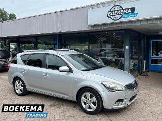 Schadeauto Kia Cee d cee'd 1.4 CVVT Seven Navigatie Airco Cruise Trekhaak 2010/1
