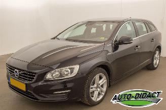Vaurioauto  passenger cars Volvo V-60 D6 2.4 AWD Plug In Hybrid Phev 2015/1
