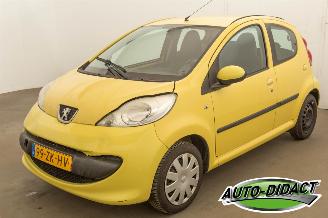 krockskadad bil auto Peugeot 107 1.0-12V XS 2008/3