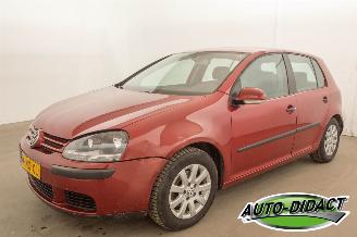 uszkodzony samochody osobowe Volkswagen Golf 1.6 FSI Comfortline 2004/3