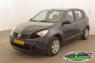 damaged passenger cars Dacia Sandero 1.2 Ambiance 2009/8