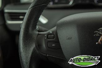 Peugeot 2008 1.2 88.215 km Clima Navi Access picture 13