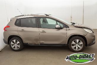 Peugeot 2008 1.2 88.215 km Clima Navi Access picture 43