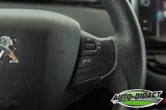 Peugeot 2008 1.2 88.215 km Clima Navi Access picture 14