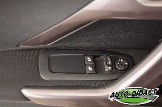 Peugeot 2008 1.2 88.215 km Clima Navi Access picture 11