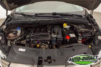 Peugeot 2008 1.2 88.215 km Clima Navi Access picture 38