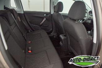 Peugeot 2008 1.2 88.215 km Clima Navi Access picture 21