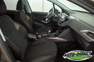 Peugeot 2008 1.2 88.215 km Clima Navi Access picture 18
