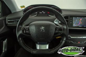 Peugeot 308 1.2 PureTech Clima Navi Pano Camera Blue Lease Executive picture 5