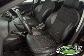 Peugeot 2008 1.2 Allure Clima picture 24