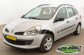 krockskadad bil auto Renault Clio 1.2-16V Airco Expression 2008/4