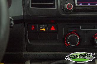 Volkswagen Transporter 2.0 TDI L2H1 Koelwagen Airco Navi picture 9