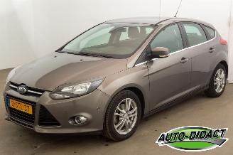 krockskadad bil auto Ford Focus 1.6 TDCI Navi Clima ECOnetic Lease Titanium 2013/12