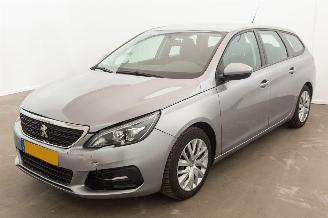 Vaurioauto  passenger cars Peugeot 308 1.2 PureTech Clima Navi Blue Lease 2019/2
