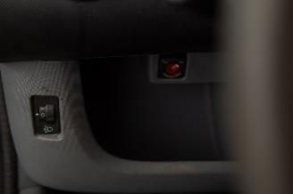 Peugeot 107 1.0-12V XS picture 10