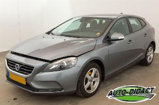 skadebil auto Volvo V-40 1.6 T2 Clima Navi MOTORSCHADE Kinetic 2014/10