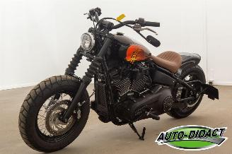 krockskadad bil motor Harley-Davidson  Street 114 70kw 5770 km 2021/7