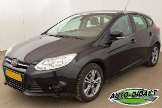 skadebil auto Ford Focus 1.0 EcoBoost Airco Navi Koppakking vervangen Edition 2014/4