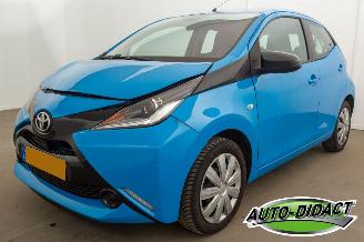 krockskadad bil auto Toyota Aygo 1.0 VVT-i x-pose 2018/1