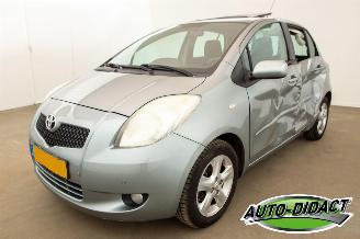 skadebil auto Toyota Yaris 1.3 VVTi Automaat Elek dak Clima Luna MMT 2006/8