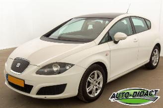 Vaurioauto  passenger cars Seat Leon 1.6 TDI Airco 2011/2