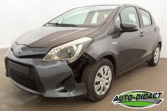 uszkodzony samochody osobowe Toyota Yaris 1.5 Hybride Automaat Navi Camera Clima Comfort 2013/4