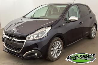 uszkodzony samochody osobowe Peugeot 208 1.2 Airco 124.822 km 2017/10