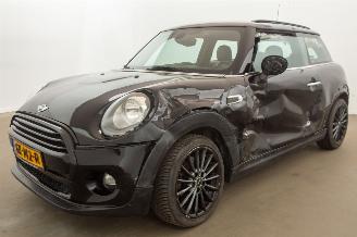 skadebil auto Mini Cooper 1.5 Cooper Automaat Navi Clima Leder Chili Business 2015/6
